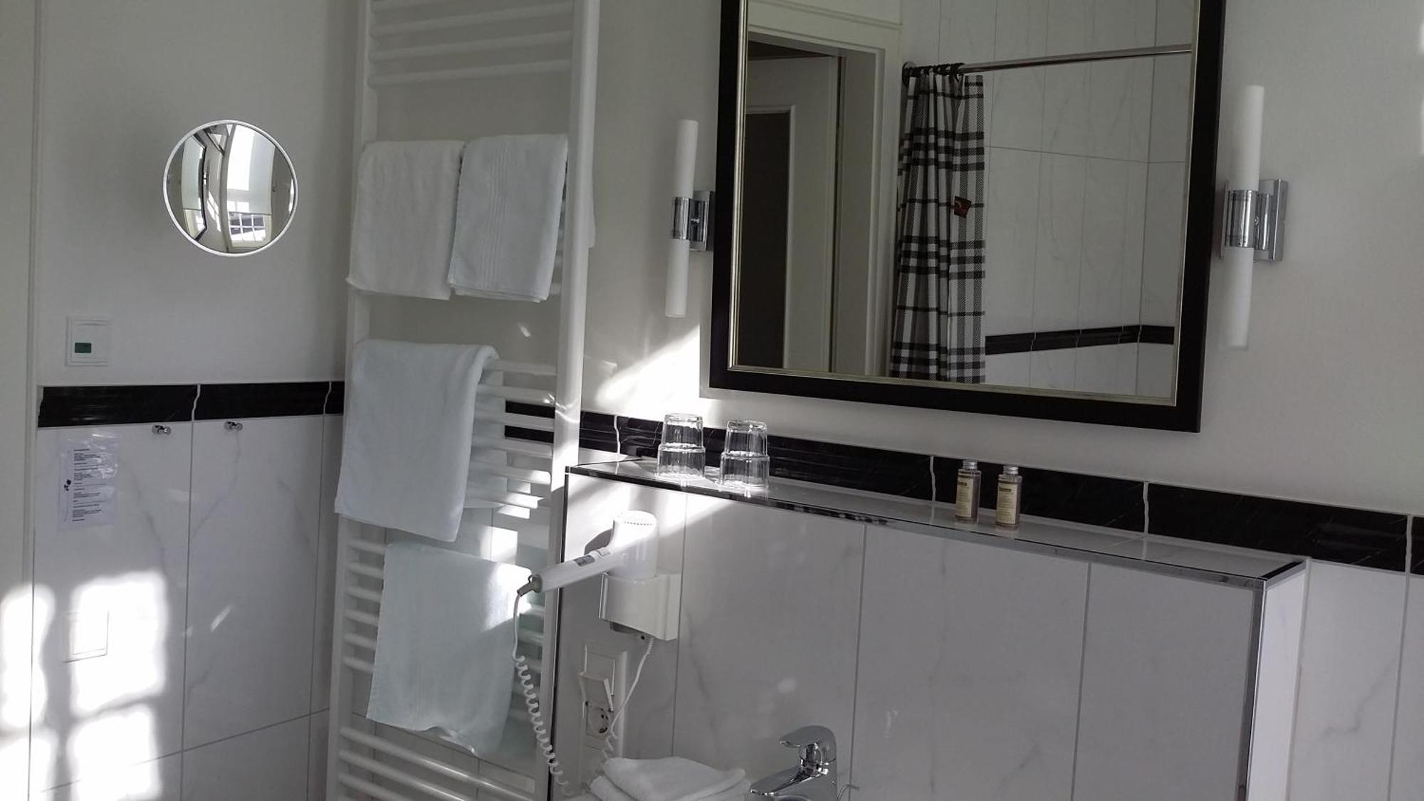 Hotel & Cafe Kleinergruenauer Bad Salzuflen Dış mekan fotoğraf
